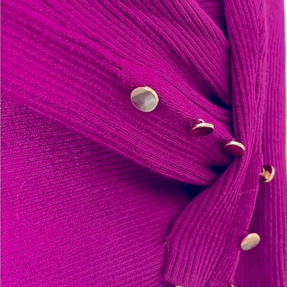 NWT FUCHSIA SWEATER - Size M - Picture 4 of 7